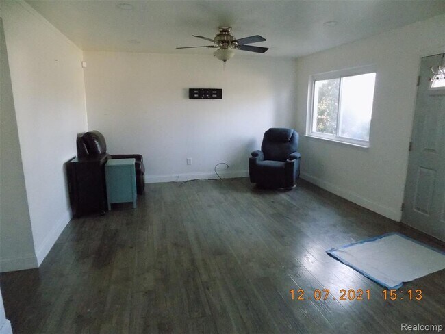 Foto del edificio - 8856 E 14 Mile Rd