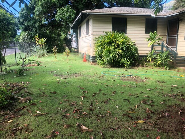 Building Photo - Single Family Home with large yard