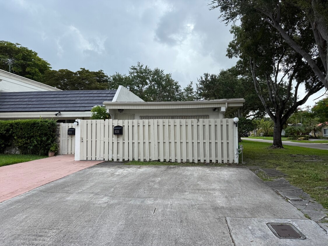 Primary Photo - 8235 SW 82nd Pl