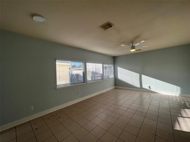 Building Photo - 20639 Sycamore Crest Ln