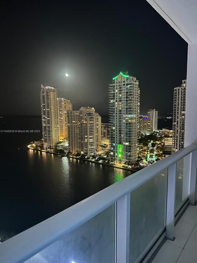 Foto del edificio - 300 S Biscayne Blvd