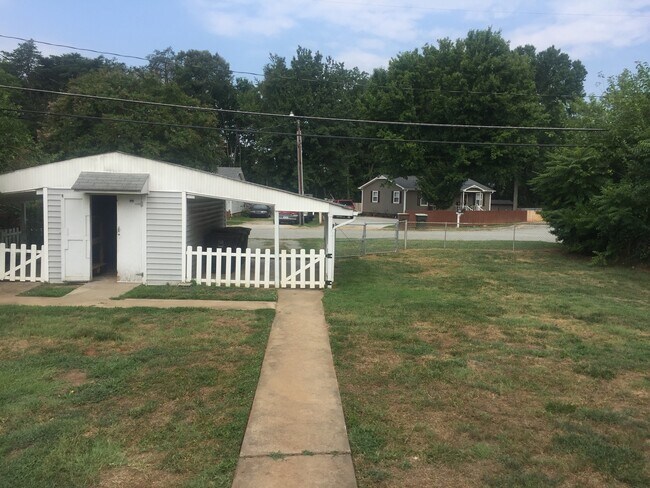 Building Photo - Yanceyville/Cone area 3 BR with carports