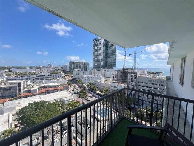 Foto del edificio - 1800 Collins Ave