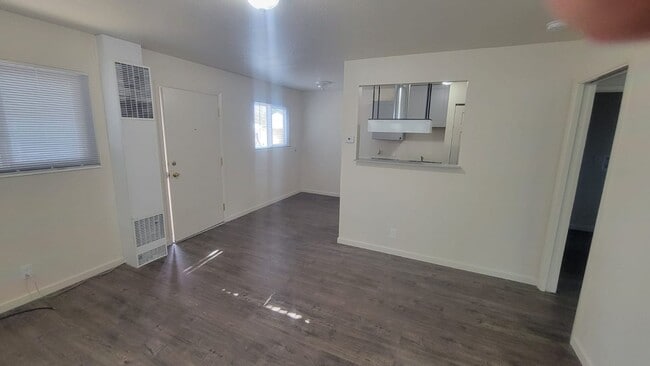 Building Photo - 1 bed 1 bath Sparks Duplex For Rent