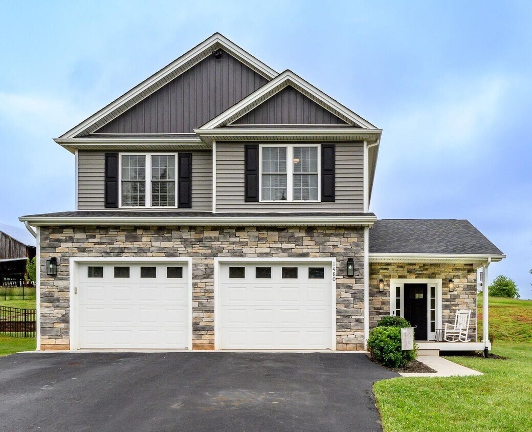 Primary Photo - 3 Bedroom Home in Goode