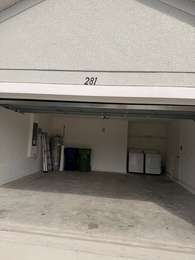 Building Photo - 281 Arbuthnot St