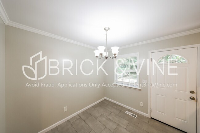 Building Photo - 5630 Dug Hollow Rd