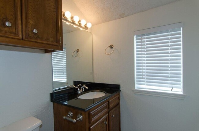Foto del edificio - FABULOUS walkable/bikeable 3BR with parkin...