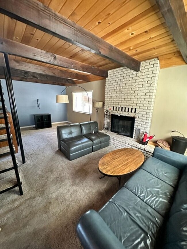 Building Photo - Lovely 5Bd pet friendly home available for rent now!! Home is ready for a long term renter! Call ...