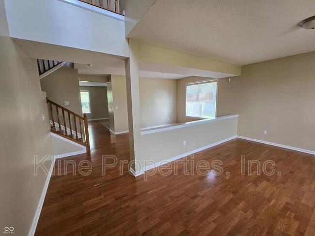 Foto del edificio - 5309 Wood Hollow Dr