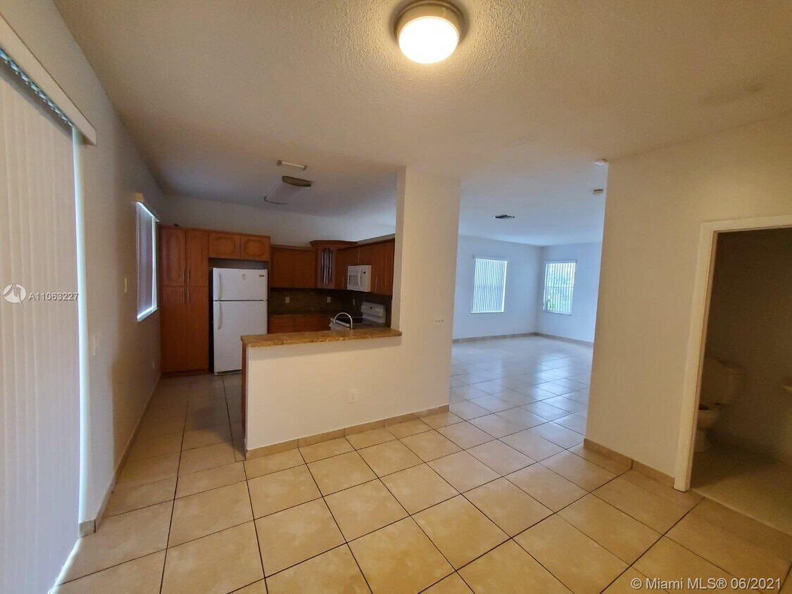 Foto del edificio - 340 NW 102nd Terrace