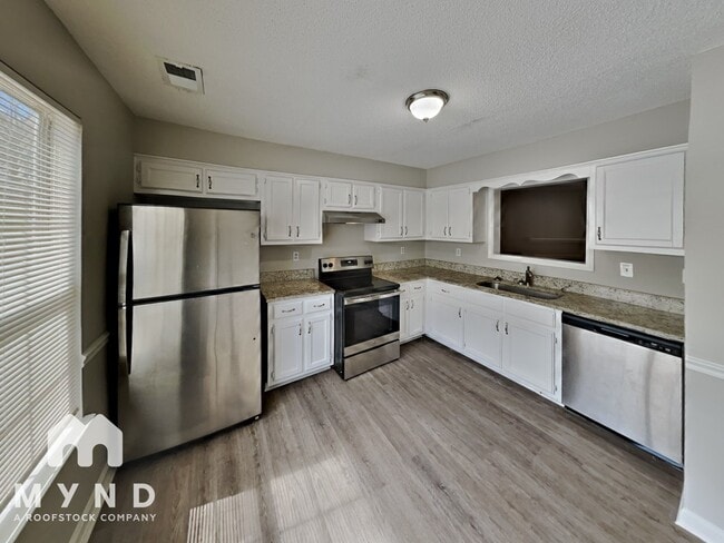 Foto del edificio - 530 Creekwood Cir S