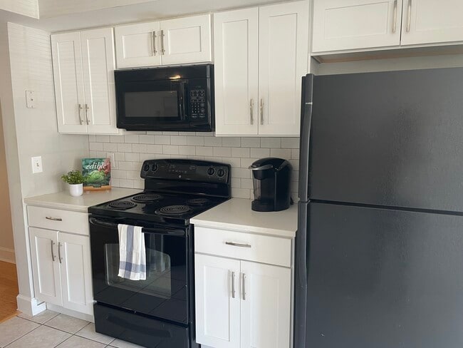 Building Photo - 1142 Monaco Dr