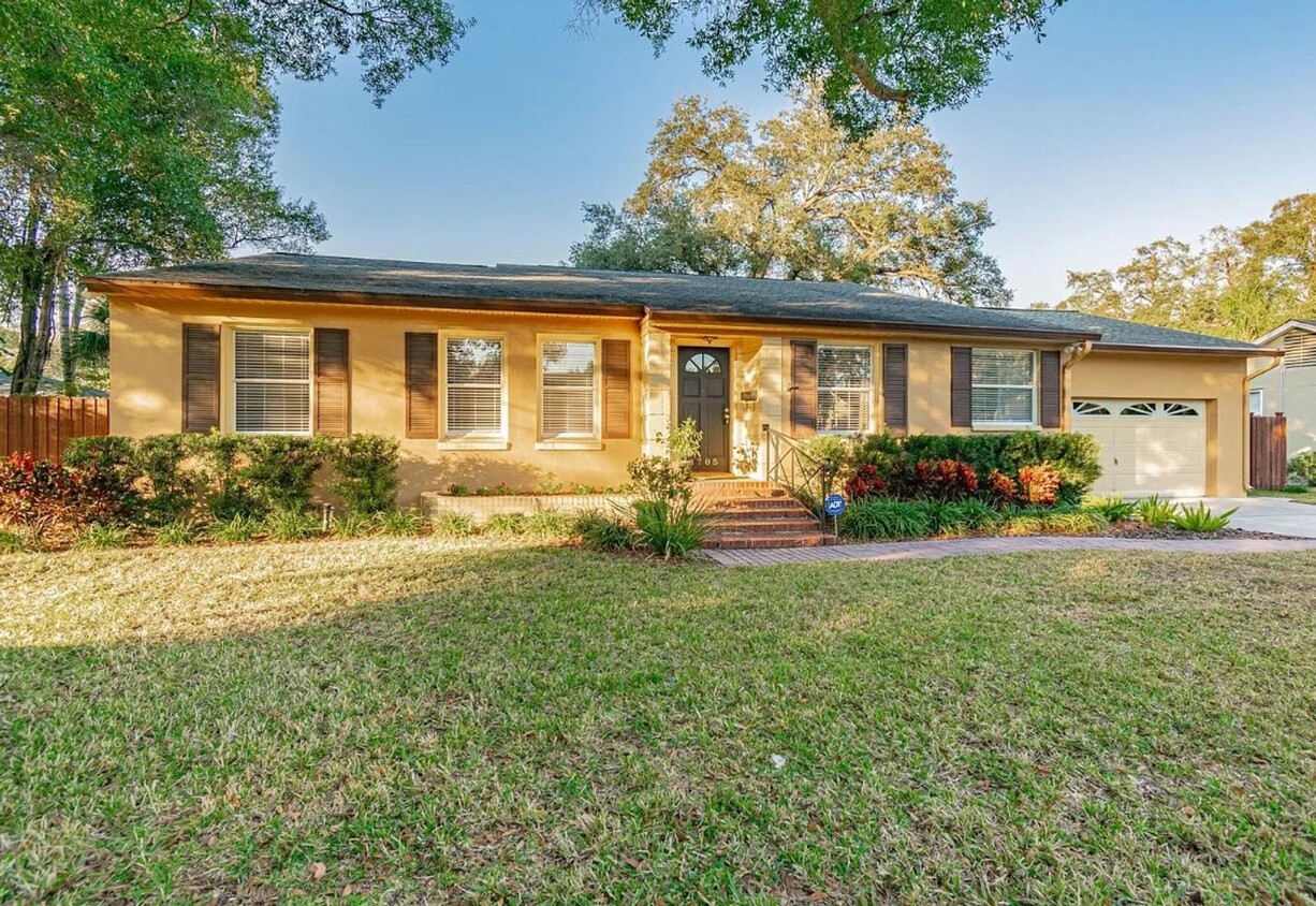 Primary Photo - 3705 W Barcelona St - For Rent!