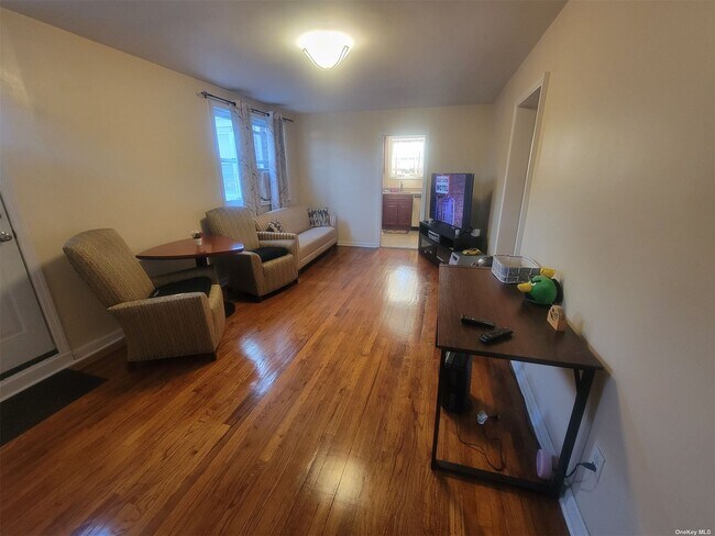 Building Photo - 131-30 Laurelton Pkwy