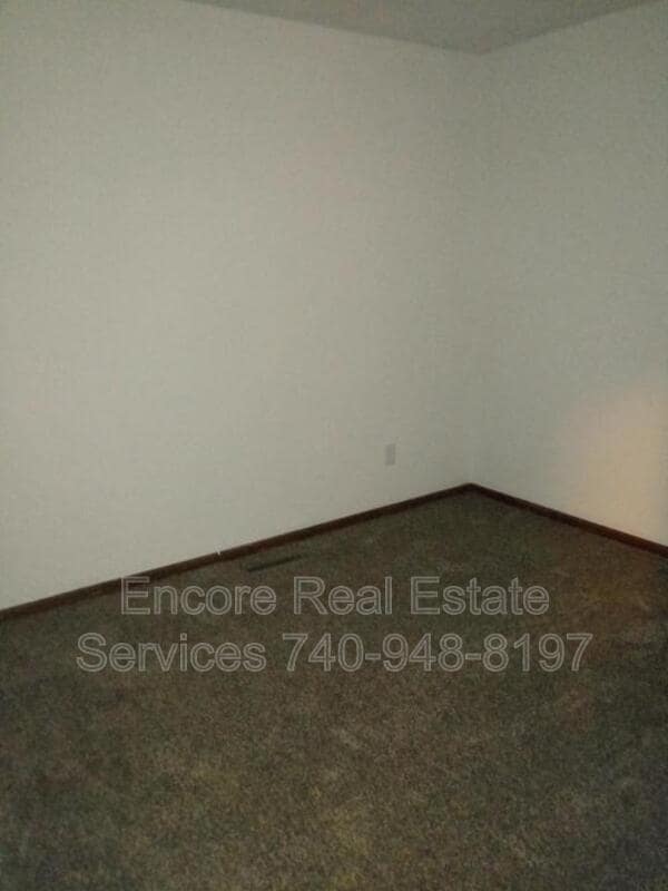 Building Photo - 1740 Oak Ct