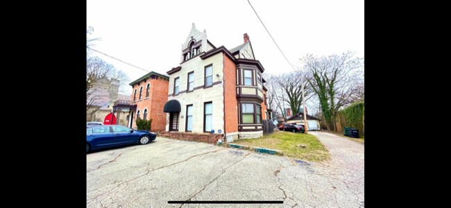Building Photo - 2352 Kemper Ln