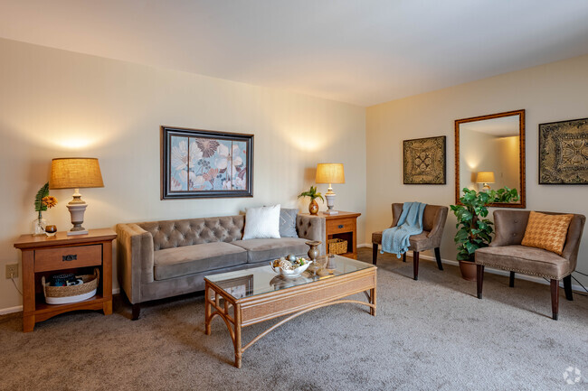 2 Br, 1.5 Ba Townhome - 1,033 SF - Cushing Arms