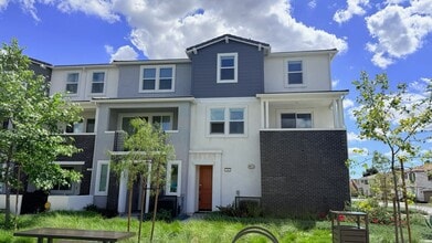 Building Photo - 300 Lockhart Wy