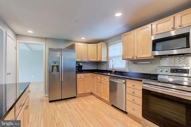 Building Photo - 511 Pembrook Ct