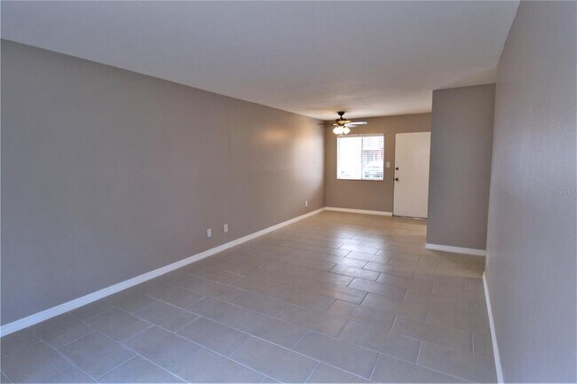 Building Photo - 3001 Bee Ridge Rd