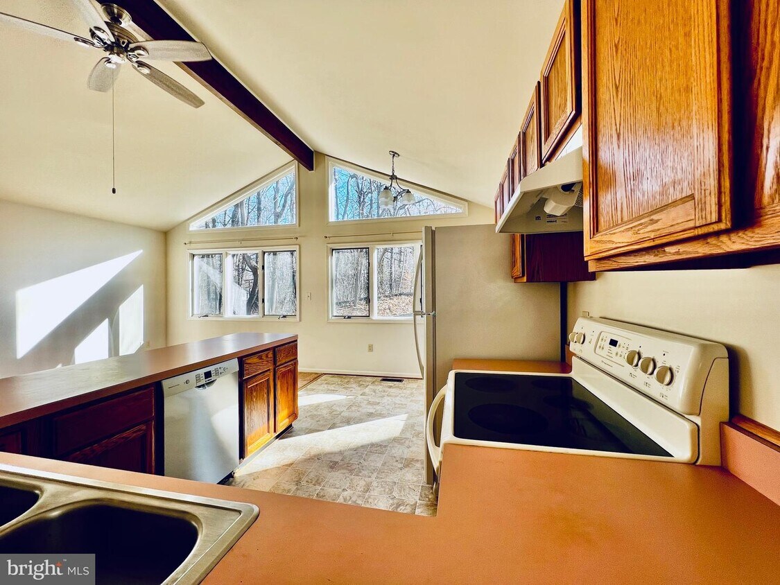 Foto principal - 6302 Long Beach Dr