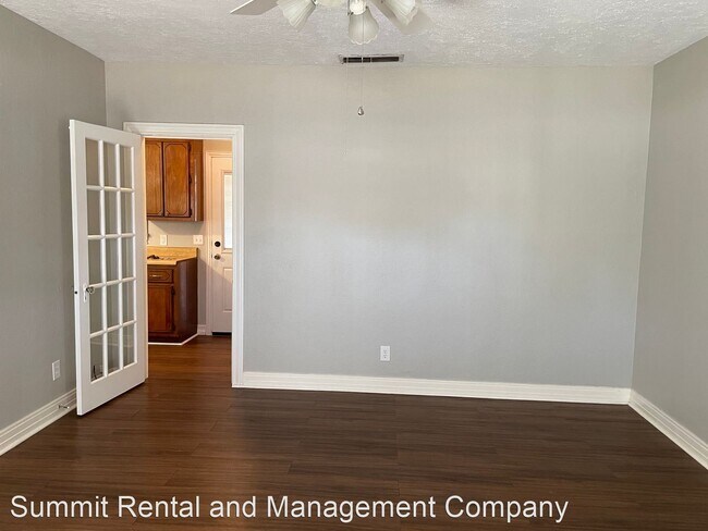 Building Photo - 2 br, 1.5 bath House - 3002 N Main
