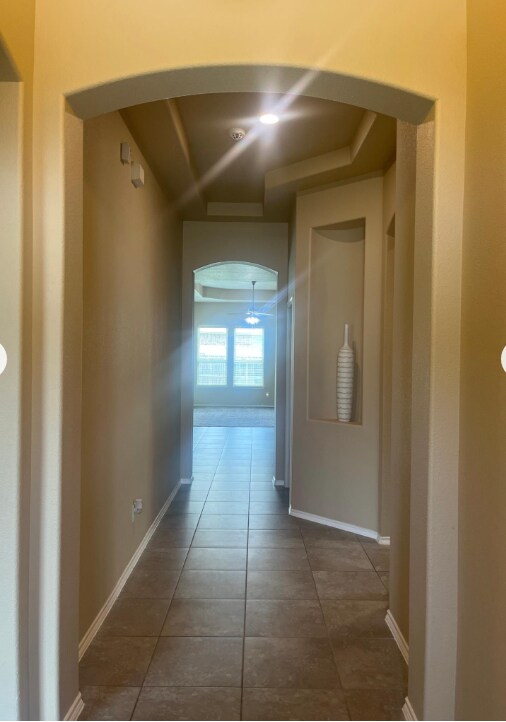 Building Photo - 2025 Lake Vista Dr