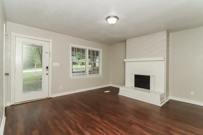 Building Photo - 155 Sunny Ln
