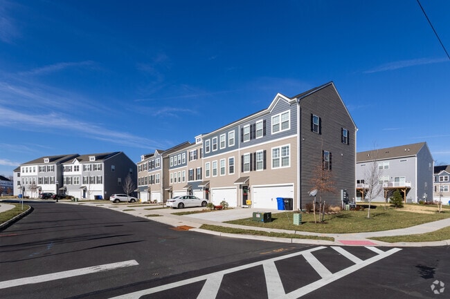 Building Photo - Parkers Mill Townhomes