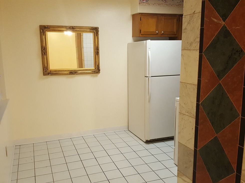 Primary Photo - 1225 Summit St