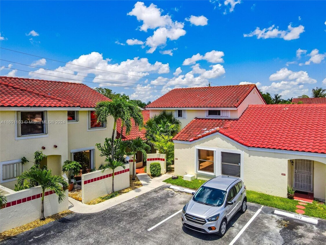 Primary Photo - 1612 San Remo Cir