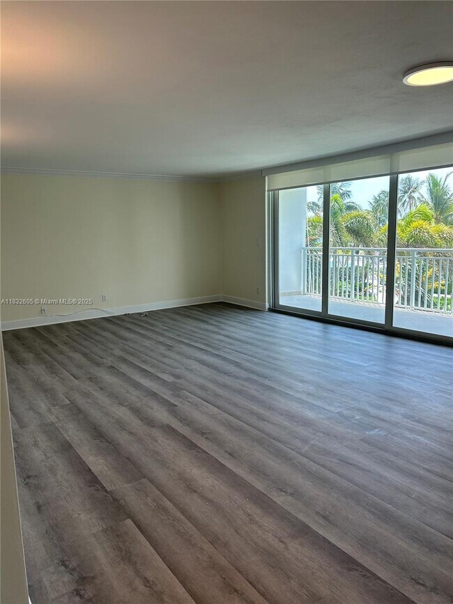 Building Photo - 609 Ocean Dr