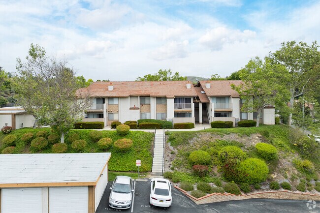 Alternate - 901 Golden Springs Dr