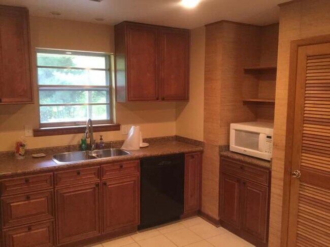 Foto del edificio - 3902 Rosalind Ln