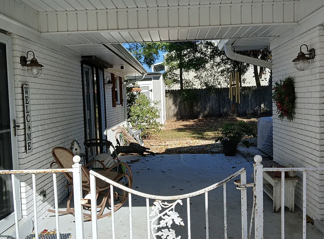 Building Photo - Charming Upgraded Cottage Near Pensacola’s...