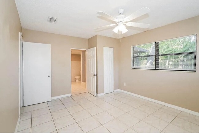 Building Photo - 10213 N Blvd