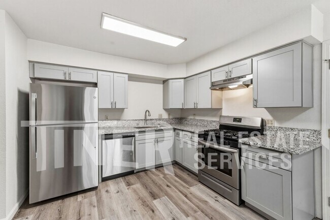 Foto del edificio - 4812 Robert Frost Way