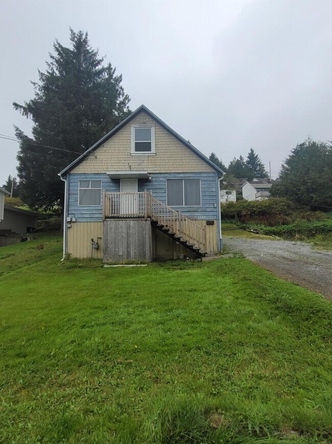 Photo du bâtiment - 3 bedroom in Prince Rupert BC V8J 1Y1