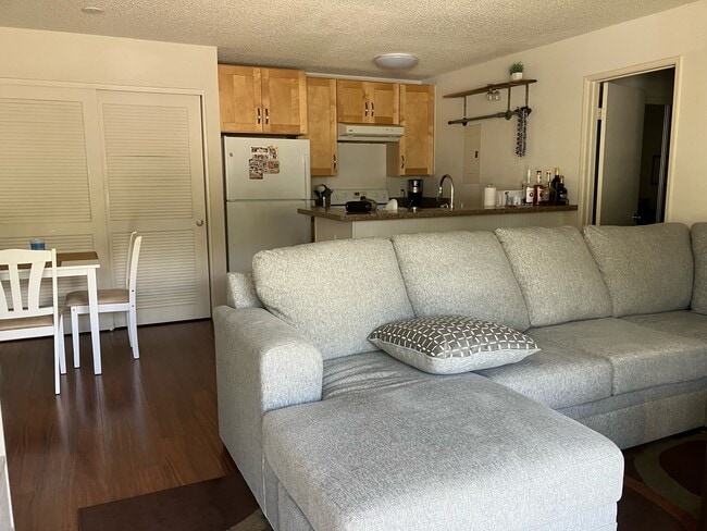 Building Photo - 343 Mananai Pl
