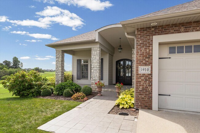 Foto del edificio - 5910 Screaming Eagle Ln