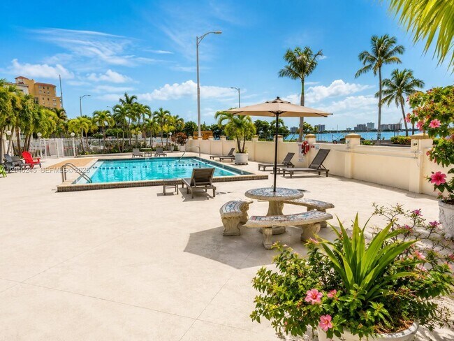 Foto del edificio - 1790 79th Street Causeway