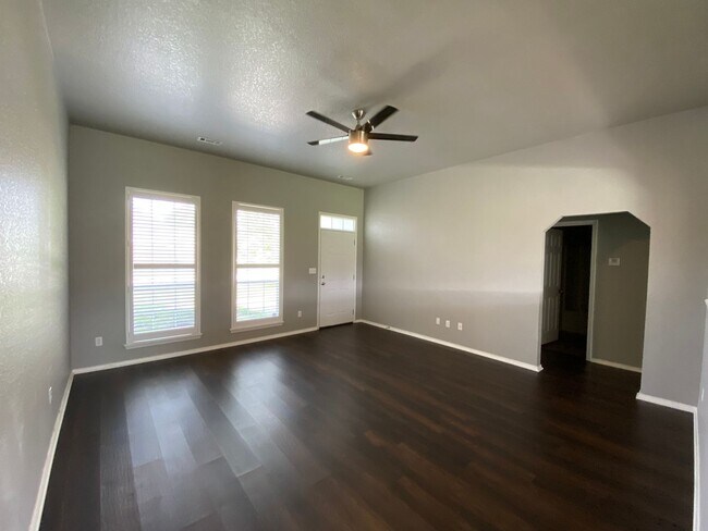 Foto del edificio - Beautiful Home In The Heart of Farmington,...