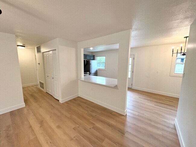 Foto del edificio - Newly Remodeled Home near KSU Football Stadium