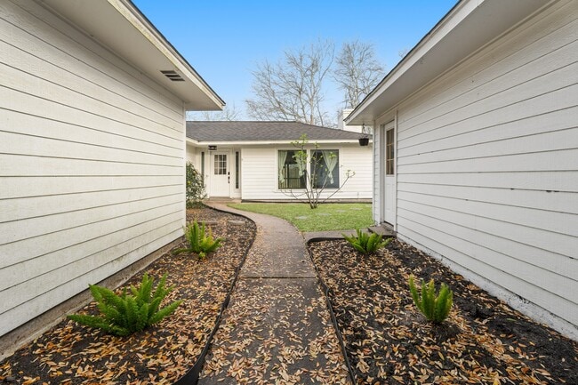 Building Photo - 602 W Castle Harbour Dr