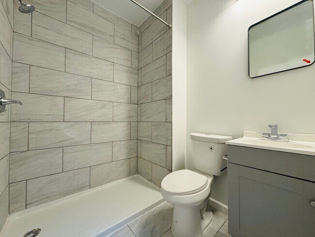Foto del edificio - 306 E 25th St
