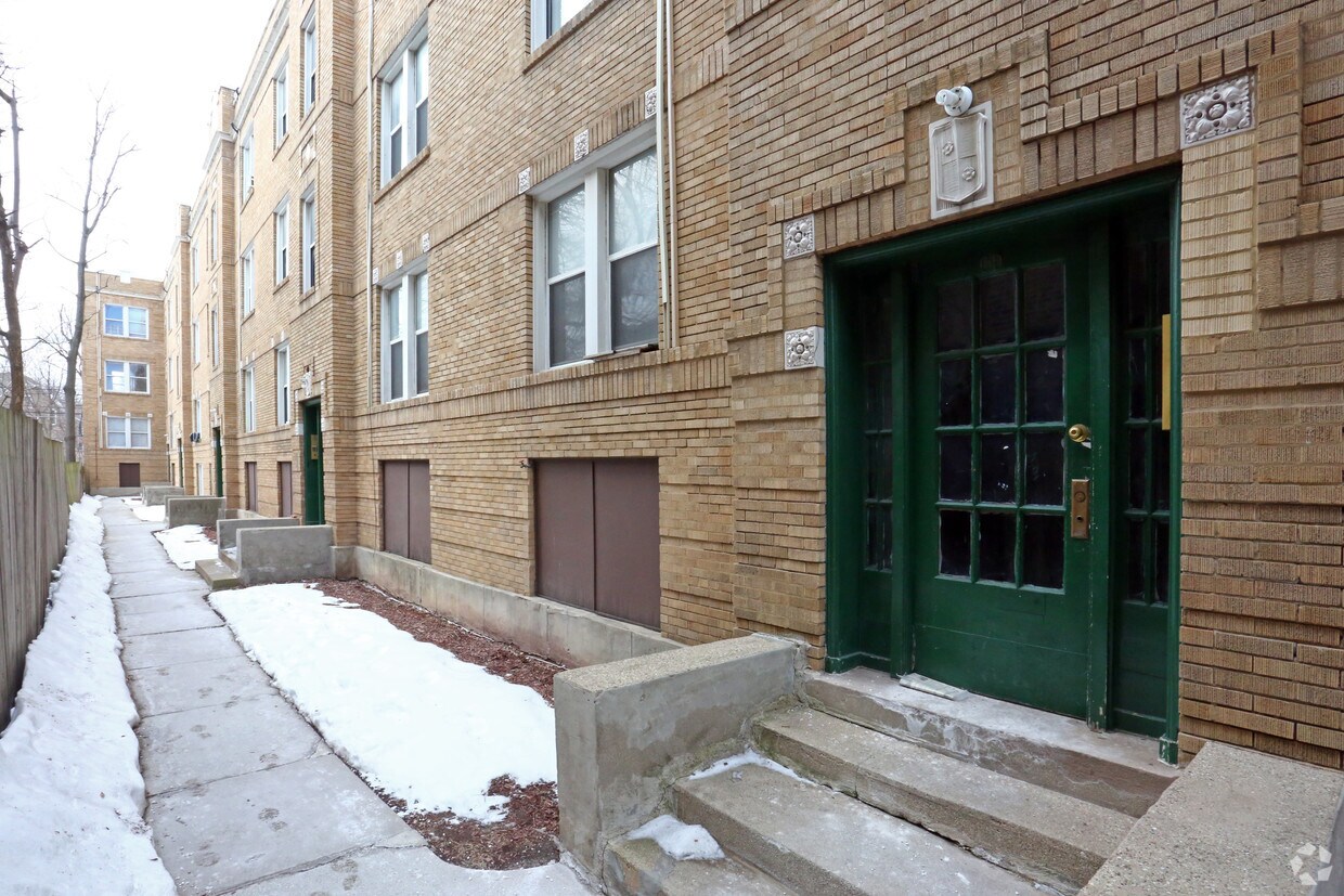 Foto del edificio - 5662 N Ridge Ave