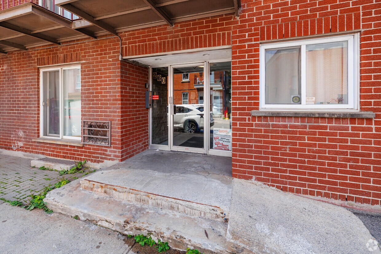 Building Photo - 260 Av Greene
