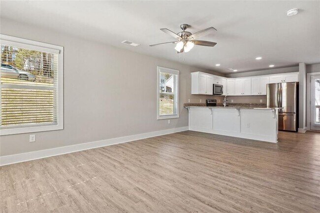 Building Photo - 5280 Chrysler Dr