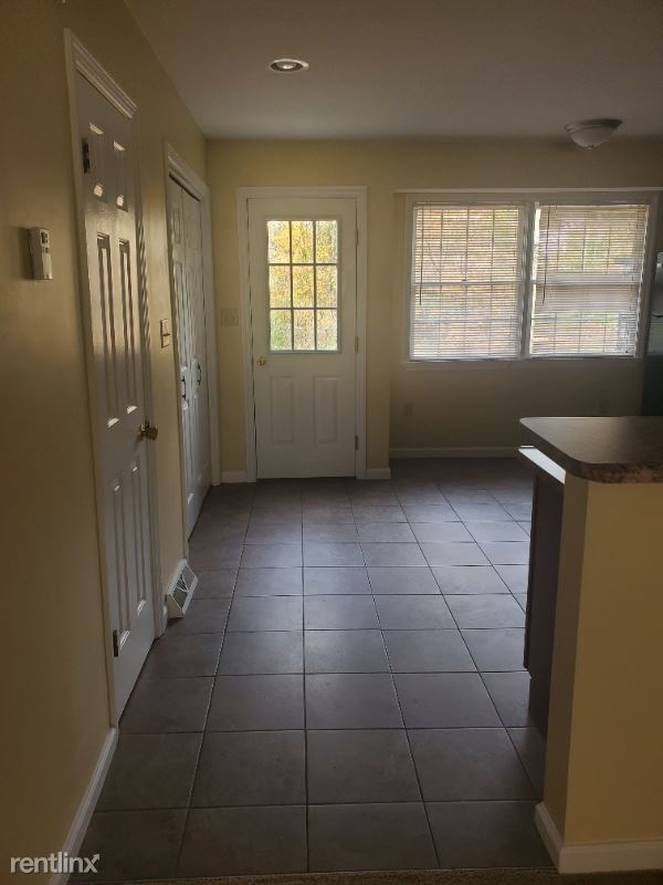 Building Photo - 2 br, 1.5 bath Townhome - 3334 Lynnwood Dr